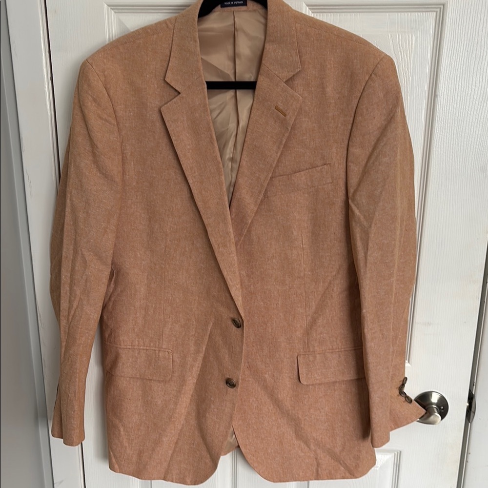 Classic Tan Sport Coat with Textured Fabric and Notched Lapels